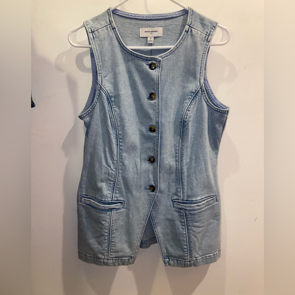 Banana Republic Sleeveless Denim Button-Down Vest